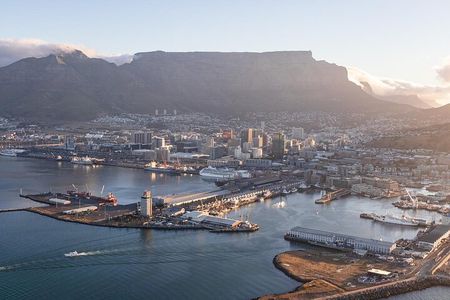 Cape Town City Center Helicopter Tour with Champagne
