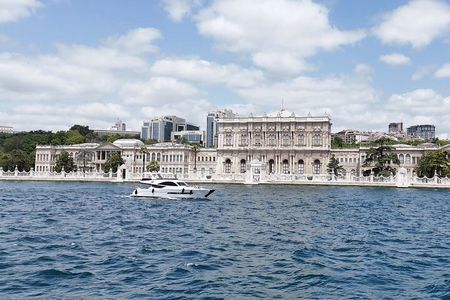 Private 2 Hours Bosphorus Yacht Cruise with Luxury Transport