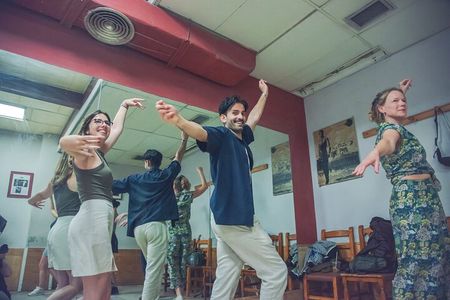 Barcelona: 1-Hour Flamenco Class Experience 