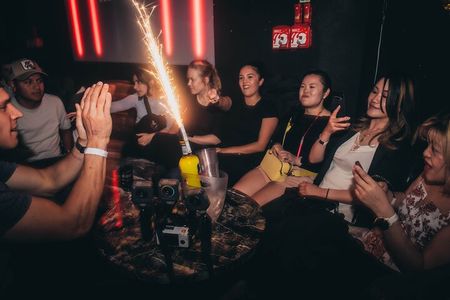 Seoul: Hongdae Premium Pubcrawl with Open Bottles