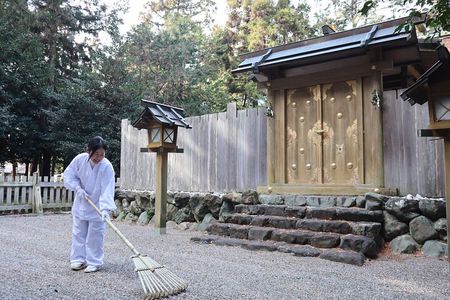 Take Shrine Activity with Lunch