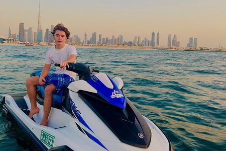 Jet Ski : Admire the Skyline & the Majestic Burj Khalifa