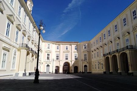 Visit The Royal Palace and Cooking Class Experience