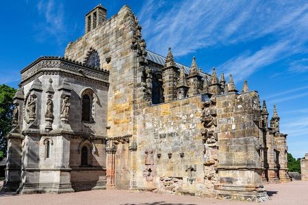 Alnwick Castle and Rosslyn Chapel Day Tour from Edinburgh