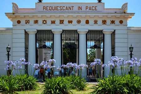 La Recoleta Cemetery Buenos Aires Private Tour with Tickets