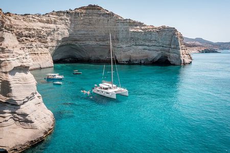 Milos Full-Day Premium Catamaran Cruise Kleftiko and Polyegos