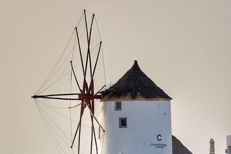4 Hours Private Sightseeing Tour in Santorini