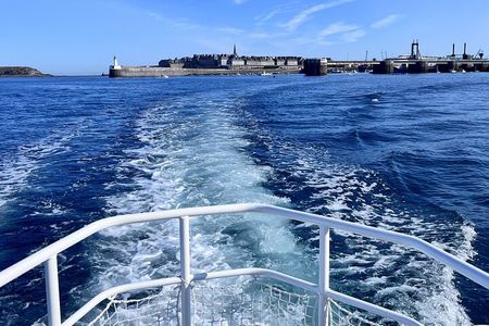 Saint-Malo: 1h30 guided boat trip (Commented FR & EN)