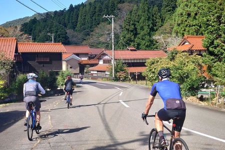 Kutani full-day cycling tour