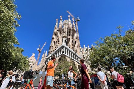 Barcelona Highlights Bike/eBike Tour with a Local Guide