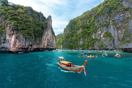 Phi Phi Island Day Trip by Premium Catamaran 