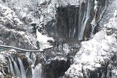 Zagreb to the PLITVICE MAGIC LAKES - 3+1 free or 6+1 free