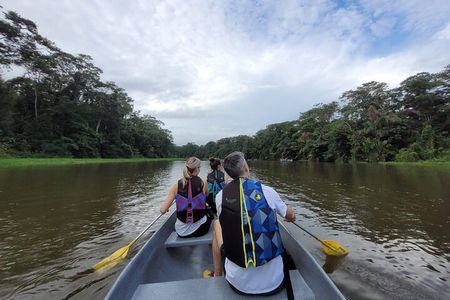 Canoe tour along the water trails of Tortuguero Park