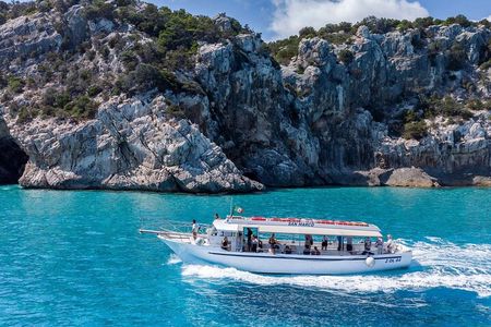 Cala Gonone Motorboat Trip in Gulf of Orosei with tasting