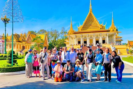 Phnom Penh Full Day City Tour, Breakfast & Lunch by Tuk-Tuk 