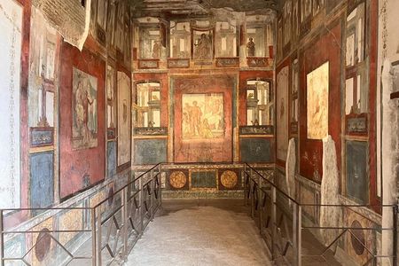 Pompeii: Walking Tour with Archaeologist and Skip-the-Line Ticket