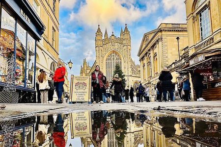 Small Group smartphone Bath Walking Tour around Bath