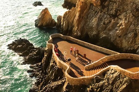 Express High Cliff Drivers at Acapulco