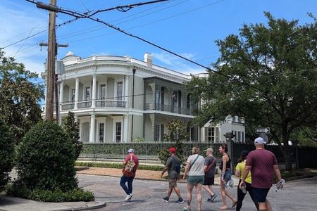 New Orleans' Garden District 2 Hour Walking Tour (Small Group)