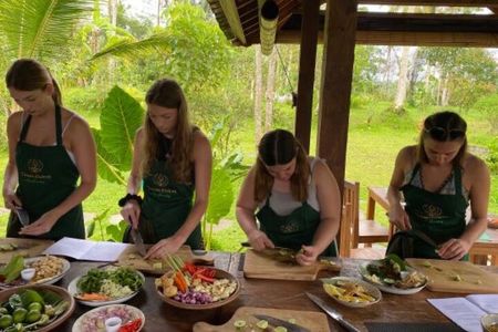 Balinese Cooking Class and visit Balinese house - all inclusive 