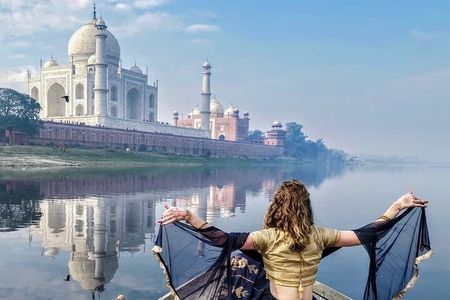 Taj Mahal And Agra fort Private Same Day Trip From Delhi By Car