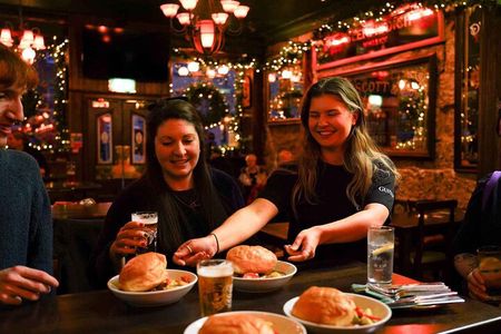 New! Edinburgh Old Town Food & Drinks Tour with Eating Europe