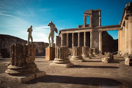 Pompeii and Naples' with World Famous Street Food