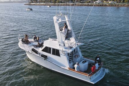 Luxury Bay or Sunset Yacht Cruise in San Diego