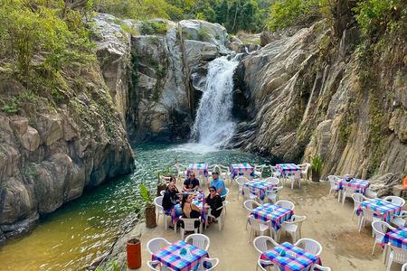 Ocean and Jungle: Snorkel, Quimixto Waterfall and Beach Adventure