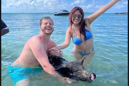 Bahamas Swimming with the Pigs in Crystal Blue Waters