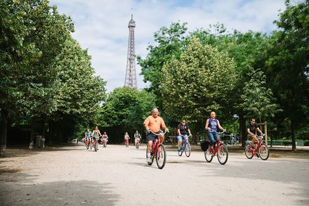 Paris Combo: Highlights Bike Tour & Seine Cruise Experience