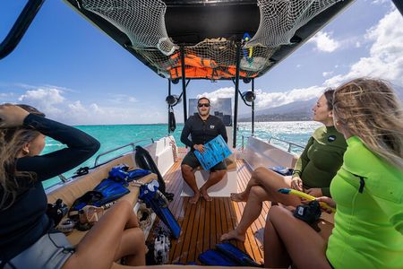 Snorkeling in Tahiti Lagooon: guided educational Boat Tour