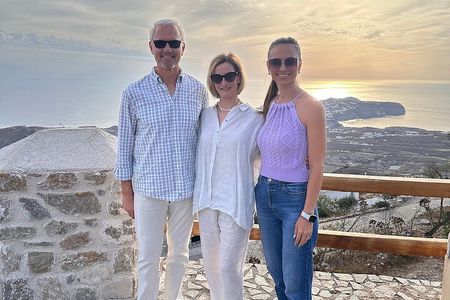 Discover Santorini: Private Tour with a Local Driver