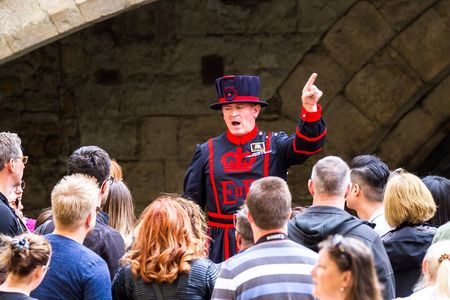 Changing of the Guard, Big Ben, Thames & Tower of London Tour