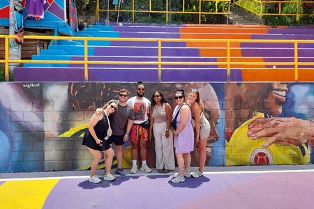 Comuna 13: Graffiti tour & Street Food/drink with telesferic