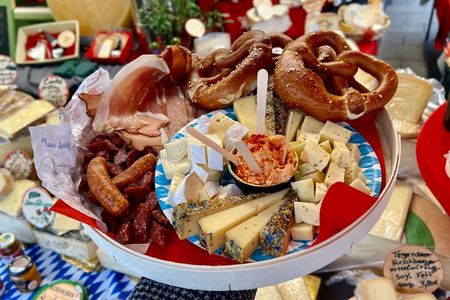 Munich Food Tour: Bavarian Classics, Market Bites & Beers