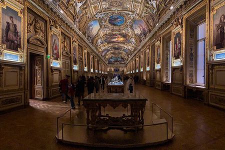 Louvre Highlights & Mona Lisa Access with Expert Guide