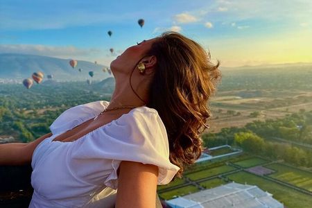 Balloon flight / Breakfast in the cave / CDMX pick-up + Pyramids