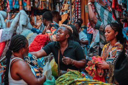 Private Makola Market & Art Centre Sightseeing & Shopping 