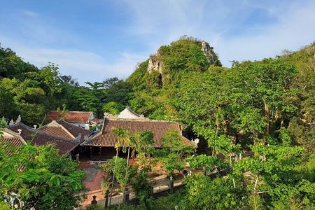 Da Nang half day tour of Marble mountains, traditional sites and the war museum