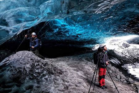 Sindri’s Ice Cave Photography Tour: A Local’s Perspective