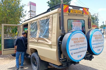 3 Days 2 Nights Maasai Mara Group Tour with 4x4 Jeep