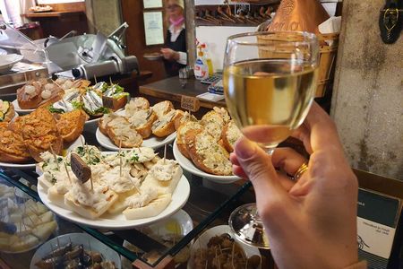 Venice Traditional Eateries Food Crawl and Guided Tour