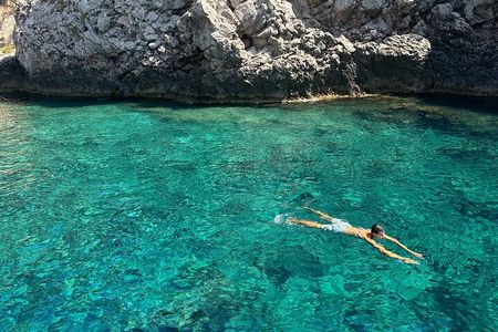 Sicilian wine tasting on the boat in Taormina