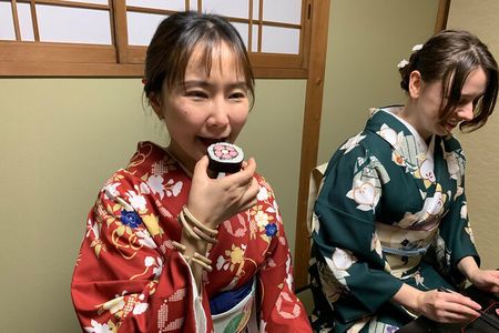 Art Sushi Rolls Experience in 150 Years Old Townhouse Kyoto