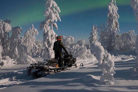 3 hour Evening Snowmobile Safari with Campfire & Northern Lights