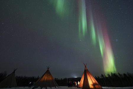 Rovaniemi Northern Light Hunt with Campfire and BBQ with Transfer