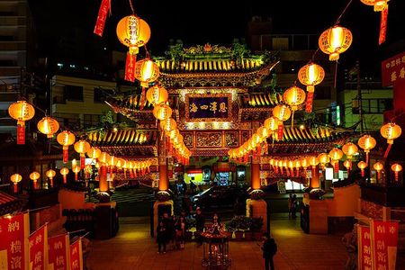 Eat Like a Local in Yokohama Walking Tour with Local Expert Guide