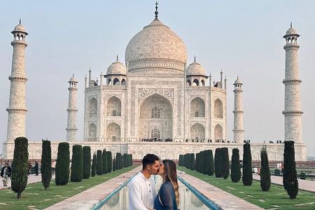 Agra : Sunrise Taj Mahal Skip-the-Line Tour with Optional Add-ons