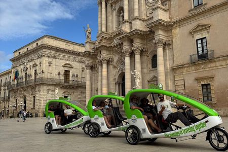 Velobike tour ecologico guidato con soste per visitare i monument